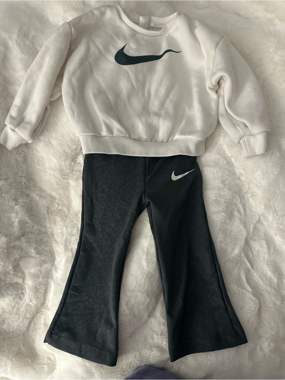 Nike Kids White Sweatshirt and Black Leggings Set